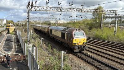 67024 at Crewe. &copy; Luivery