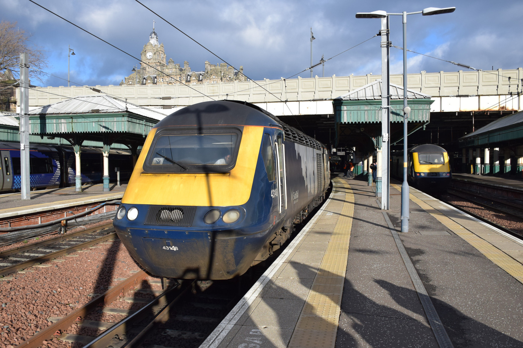 Photo of 43148 at Edinburgh — trainlogger