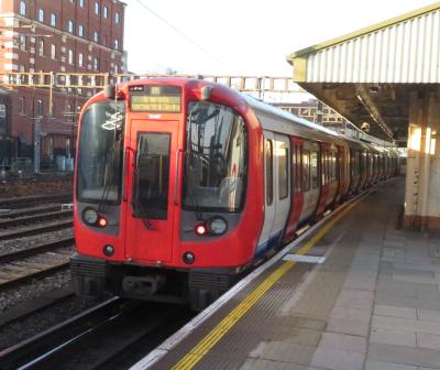 LU21497 at Royal Oak (LU). &copy; Geoff