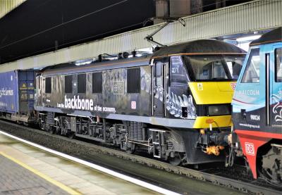 90039 at Warrington Bank Quay. &copy; stevexos