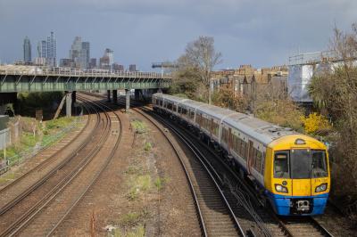 378137 at Culvert Road Bridge. &copy; Zain