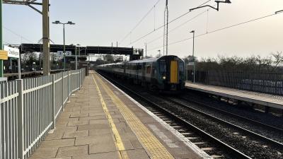 350128 at Cheddington. &copy; Luivery