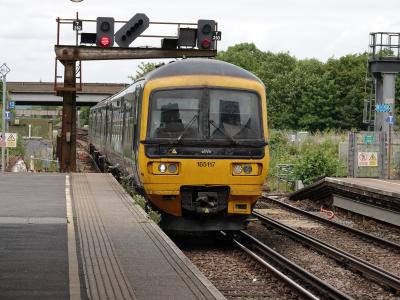 photo of 165117 at Gatwick Airport