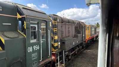 09002 at Barrow Hill. &copy; Luivery