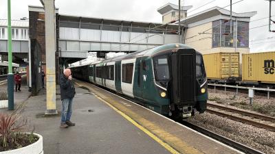 730233 at Nuneaton. &copy; Luivery