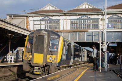 450108 at Clapham Junction. &copy; Zain