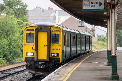 150285 at Llandudno Junction. &copy; Shotts