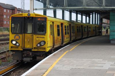 507025 at Chester. &copy; South Coast Trainspotter