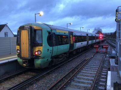 377420 at Redhill. &copy; Pape_Timmo