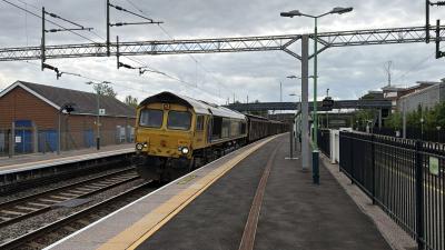 66742 at Wolverton. &copy; Luivery