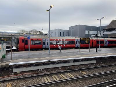 421212 at Gatwick Airport. &copy; Pistolpete008