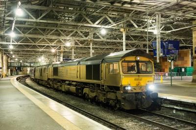 66301 at Edinburgh Waverley. &copy; stevexos