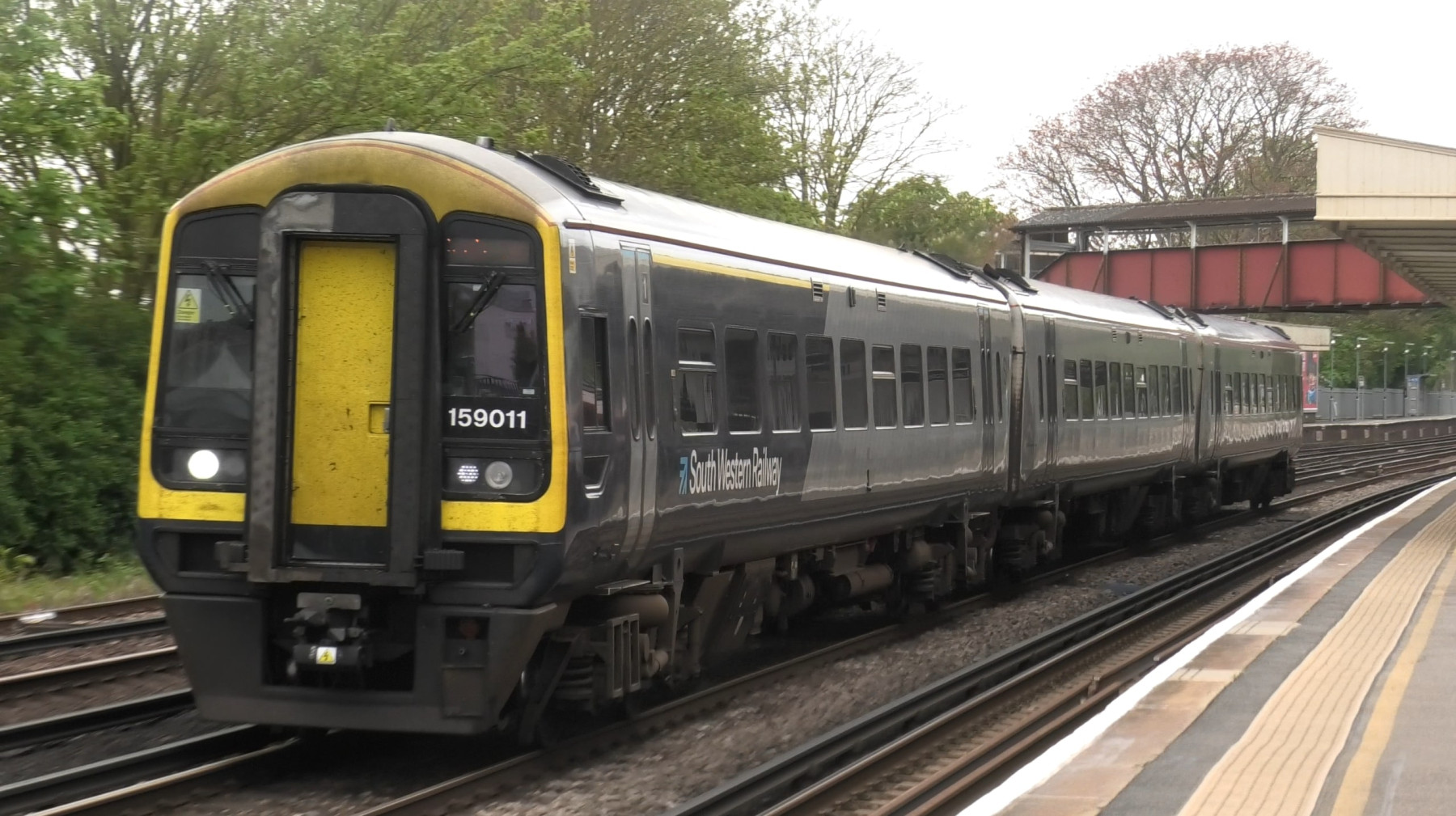 Photo of 159011 at Raynes Park — trainlogger