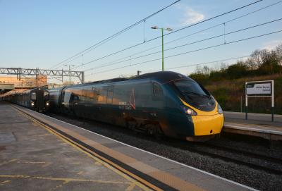 390124 at Milton Keynes Central. &copy; AJax