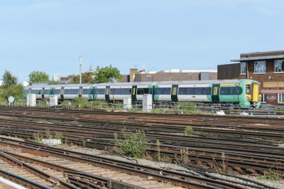 377429 at Clapham Junction. &copy; llamafish