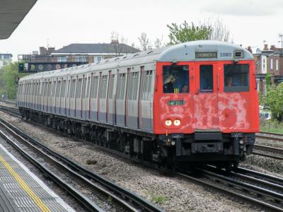 LU5080 at Dollis Hill. &copy; llamafish