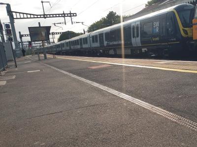 701021 at Maidenhead. &copy; MikeMOL