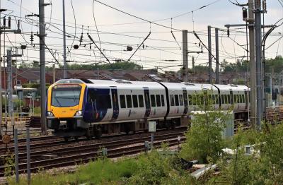 195107 at Wigan Springs Branch (passing). &copy; stevexos