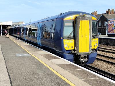 375303 at Tonbridge. &copy; Geoff