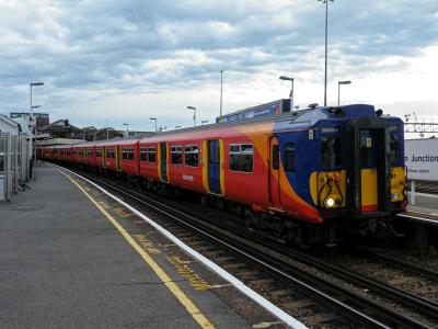 5854 at Clapham Junction. &copy; llamafish
