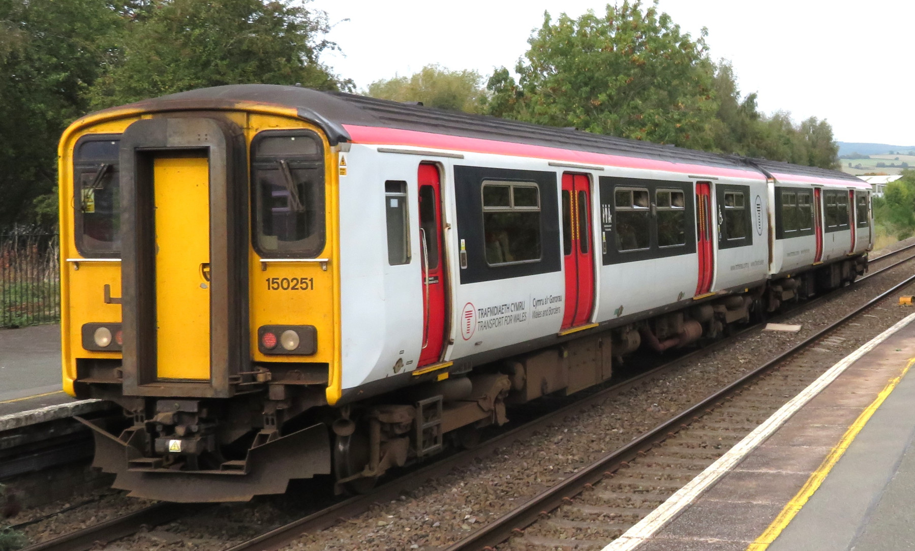 Photo of 150251 at Craven Arms — trainlogger