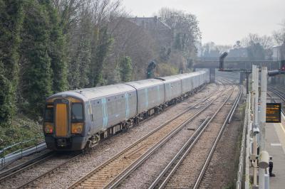 375921 at Wandsworth Road. &copy; Zain