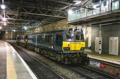 92010 at Edinburgh Waverley. &copy; stevexos