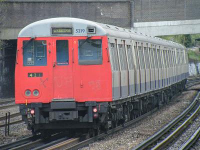 LU5219 at Dollis Hill. &copy; llamafish