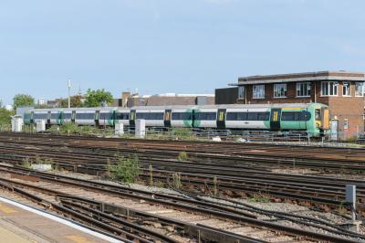 377420 at Clapham Junction. &copy; llamafish