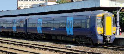 375925 at Tonbridge. &copy; Geoff