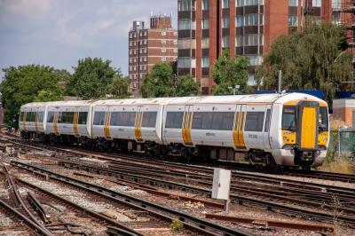 375704 at East Croydon. &copy; trainlogger