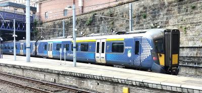 385110 at Glasgow Queen Street. &copy; Geoff