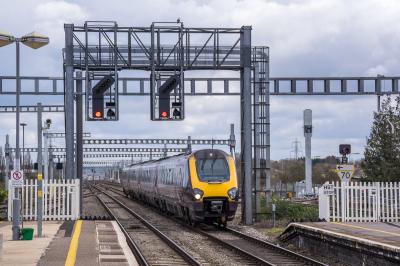 220029 at Didcot Parkway. &copy; Shotts