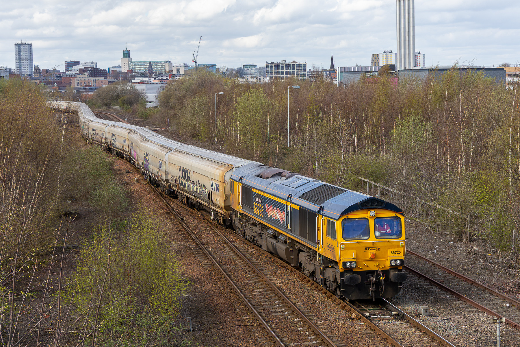 Photo of 66725 at Park Lane Junction — trainlogger