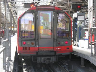 LU91061 at Hainault LU depot. &copy; Byron5574