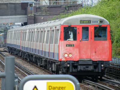 LU5004 at Dollis Hill. &copy; llamafish