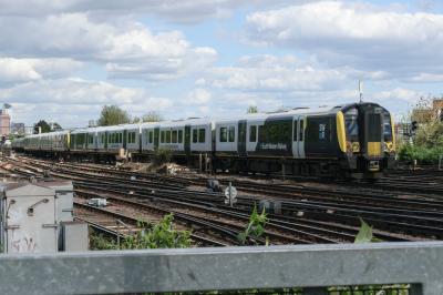450018 at Clapham Junction. &copy; llamafish