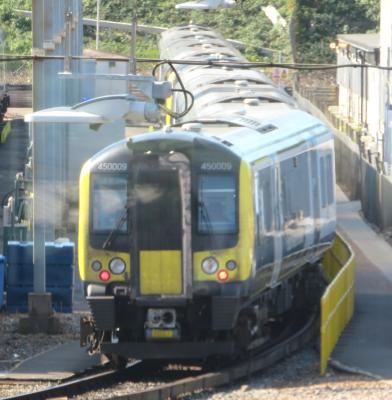 450009 at Clapham Junction. &copy; Geoff