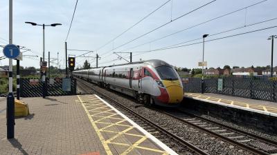 800101 at Newark North Gate. &copy; Luivery