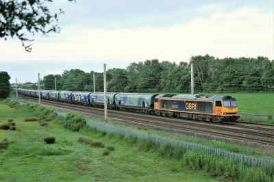 60021 at Winwick. &copy; stevexos