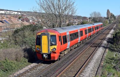 photo of 387201 at Portchester