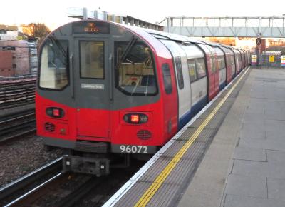 LU96072 at West Hampstead (LU). &copy; Geoff