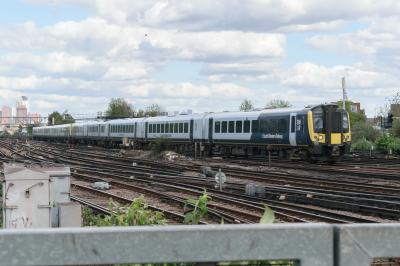 444044 at Clapham Junction. &copy; llamafish