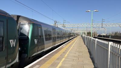 350107 at Cheddington. &copy; Luivery