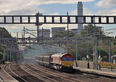 66100 at Rugeley Trent Valley. &copy; stevexos