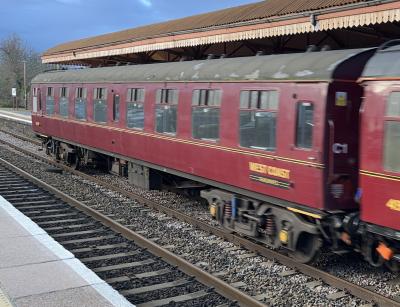 4940 coach at Yatton. &copy; BigKev