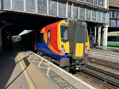 458531 at Clapham Junction. &copy; Cookey84