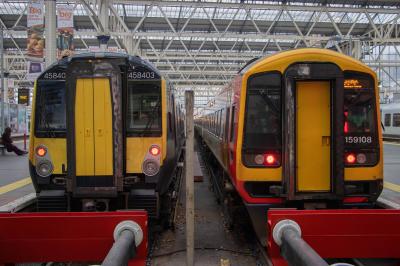 458403,159108 at London Waterloo. &copy; Zain