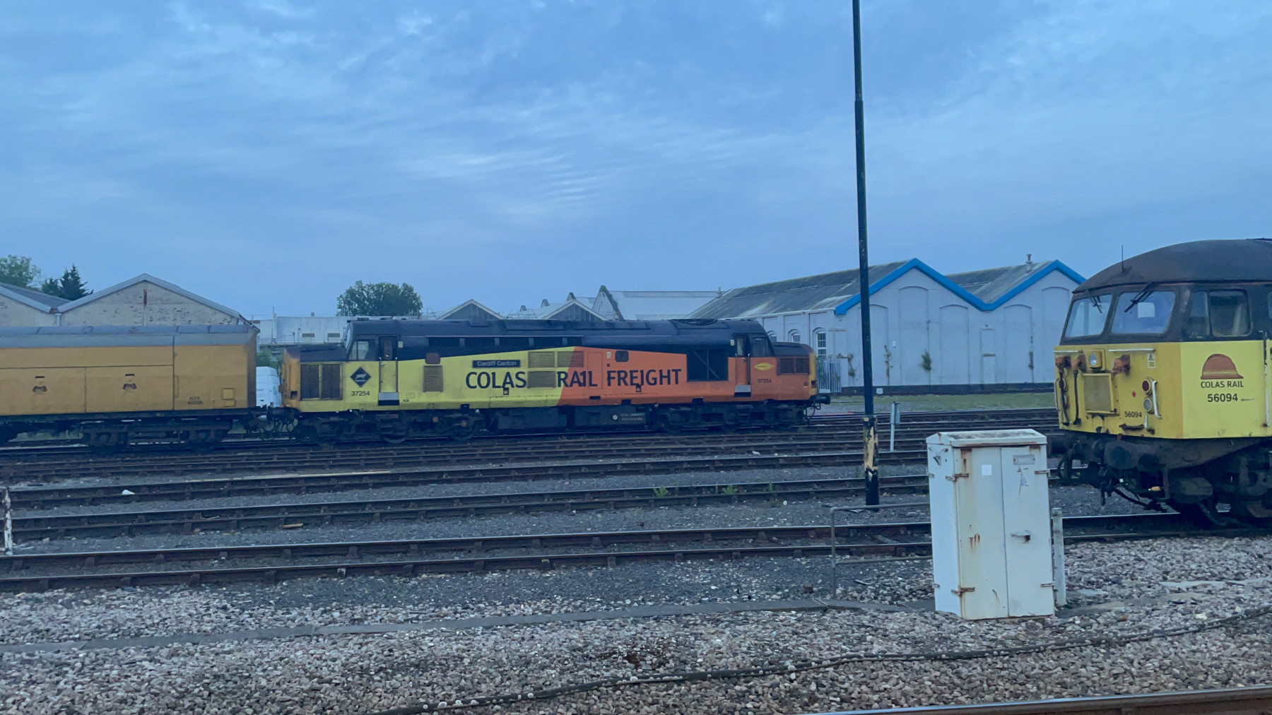 Photo of 37254 and 56094 at Eastleigh East Yard — trainlogger