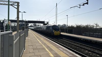 390115 at Cheddington. &copy; Luivery